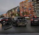 Тормозить и не пытался: момент массового ДТП в Южно-Сахалинске попал на видео