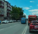 "Пробки? Не, не слышал": маршрутка с пассажирами пронеслась по встречке в Южно-Сахалинске 