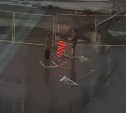 Южносахалинка обратилась к родителям детей, играющих "в холодной луже по колено"