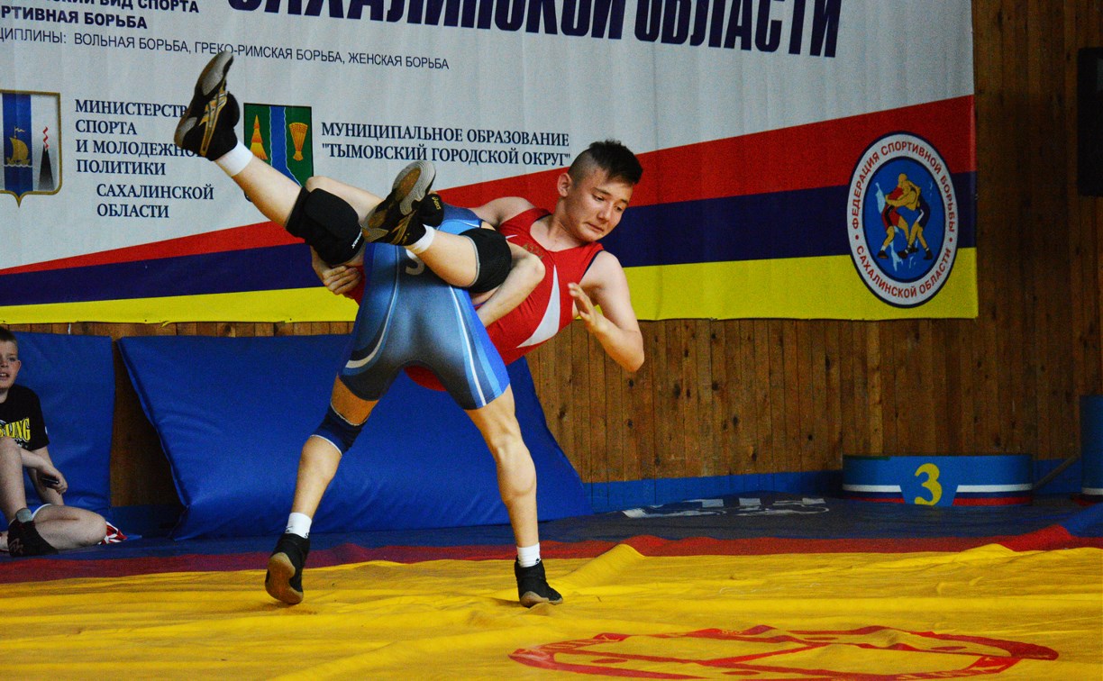 Соревнования в Тымовском собрали борцов девяти районов области