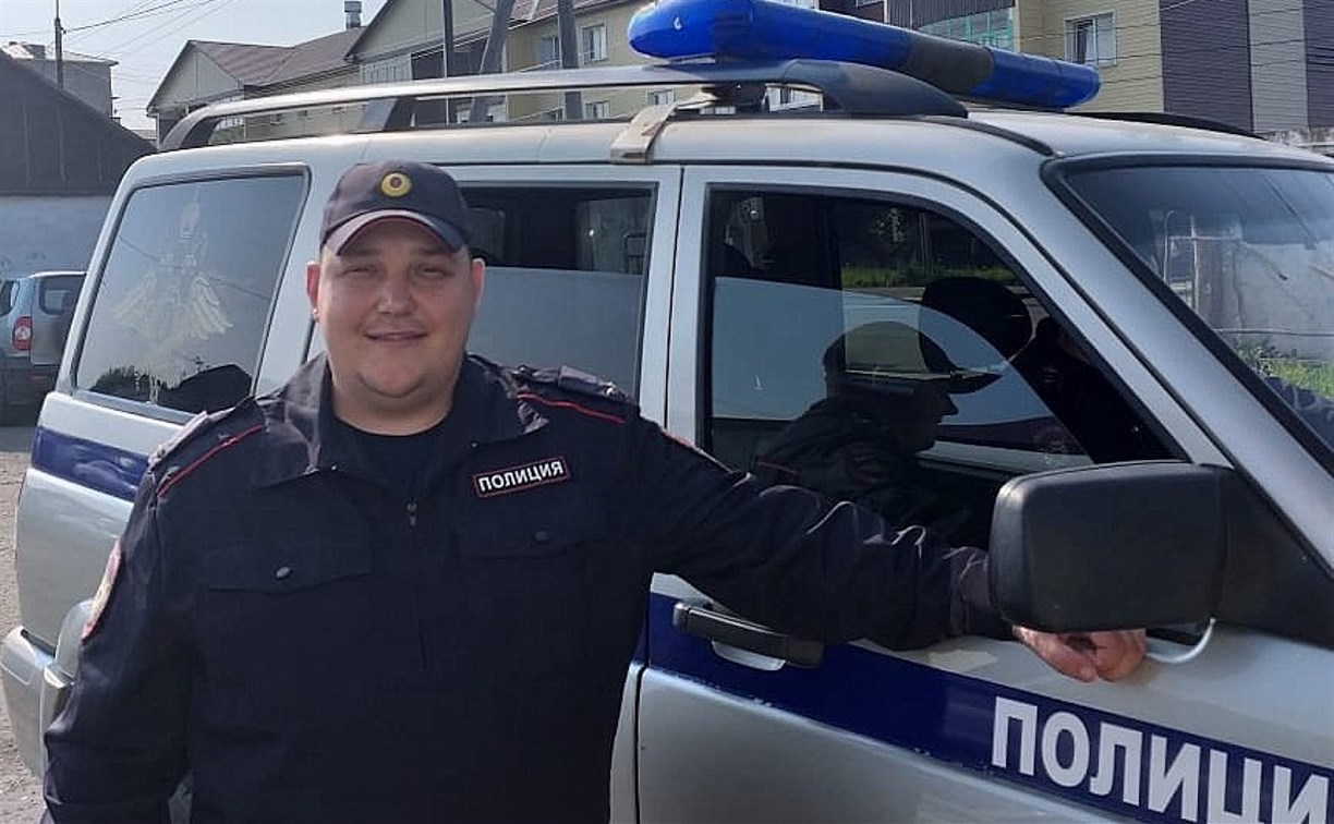 На Сахалине полицейский спас тонущего человека