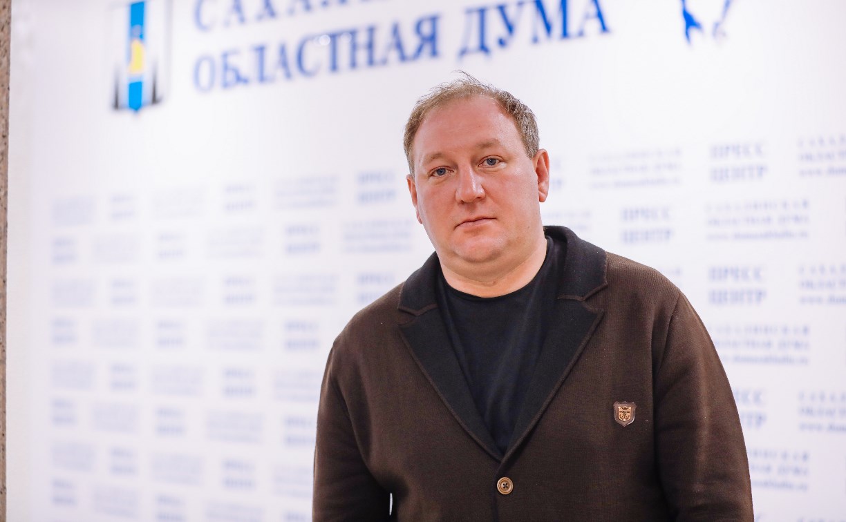 "Работаю на благо округа": Артём Круглик рассказал о развитии туризма и спорта в Холмском районе