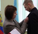 Молодому сахалинцу вручили медаль Жукова за подвиг в СВО