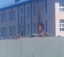 Очевидцы: в Шахтерске загорелась строящаяся школа на 400 мест