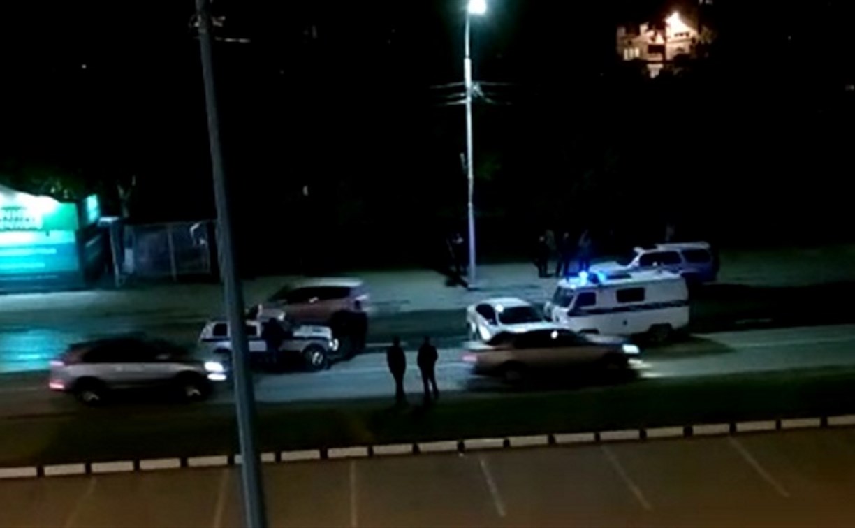 Полицейская «буханка» столкнулась с иномаркой в Южно-Сахалинске