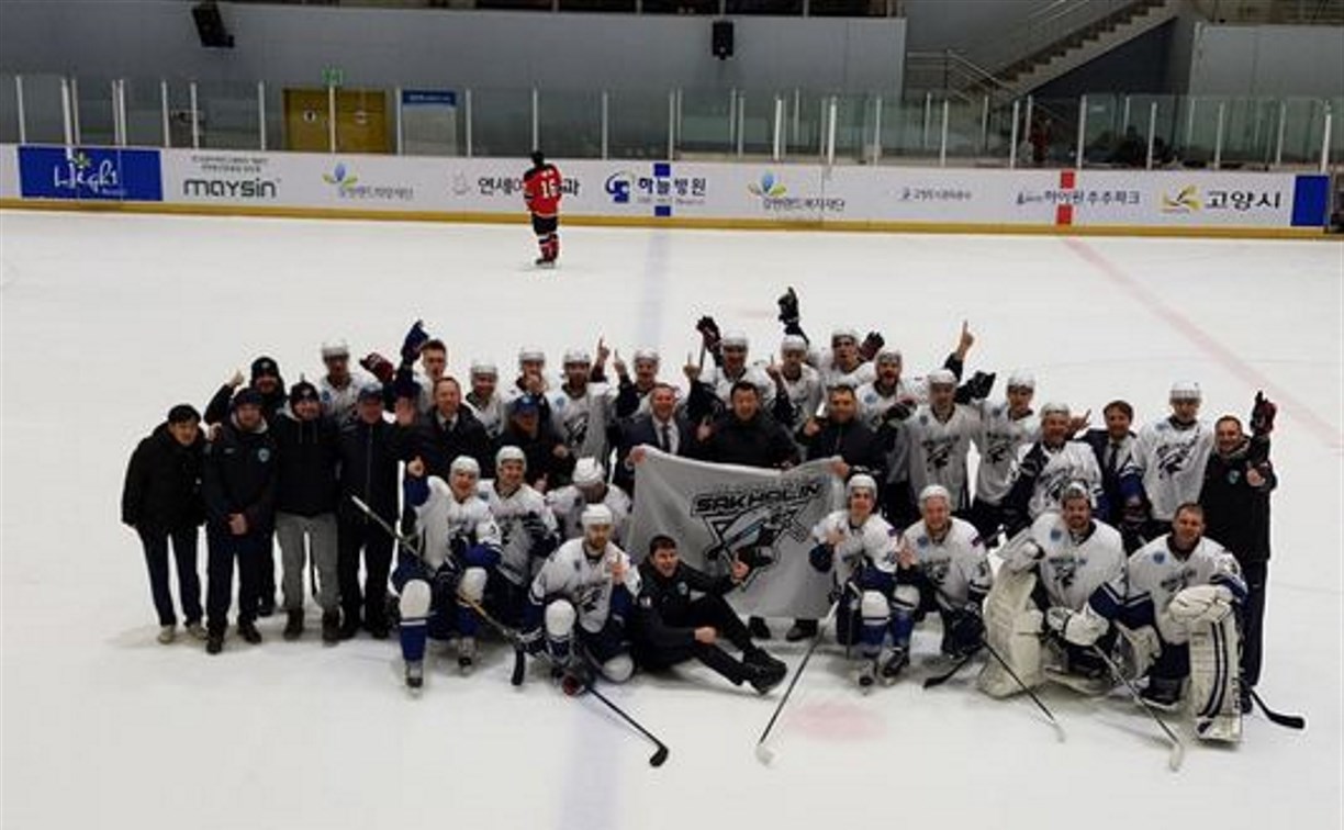 Хоккеисты "Сахалина" одержали досрочную победу в регулярном чемпионате АХЛ