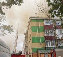 Крыша дома на улице Ленина загорелась в Южно-Сахалинске
