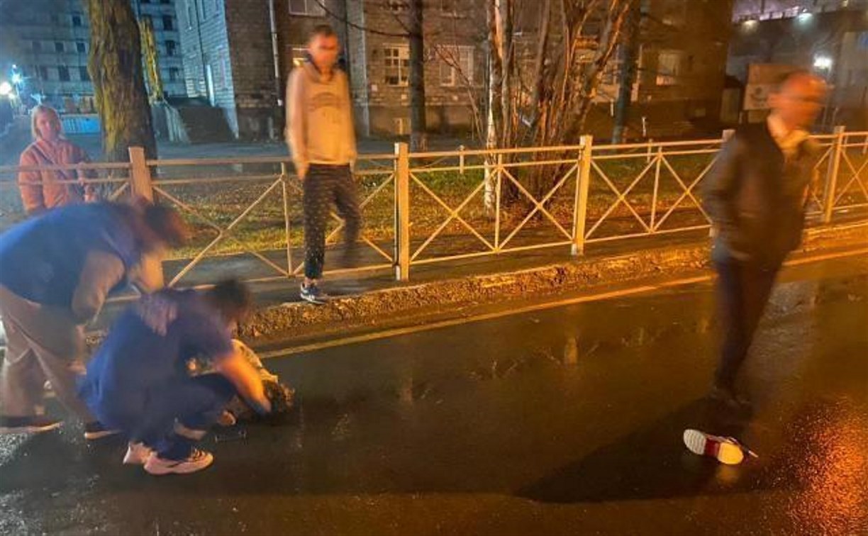 Очевидцев наезда иномарки на девушку на улице Хабаровской ищут в Южно-Сахалинске