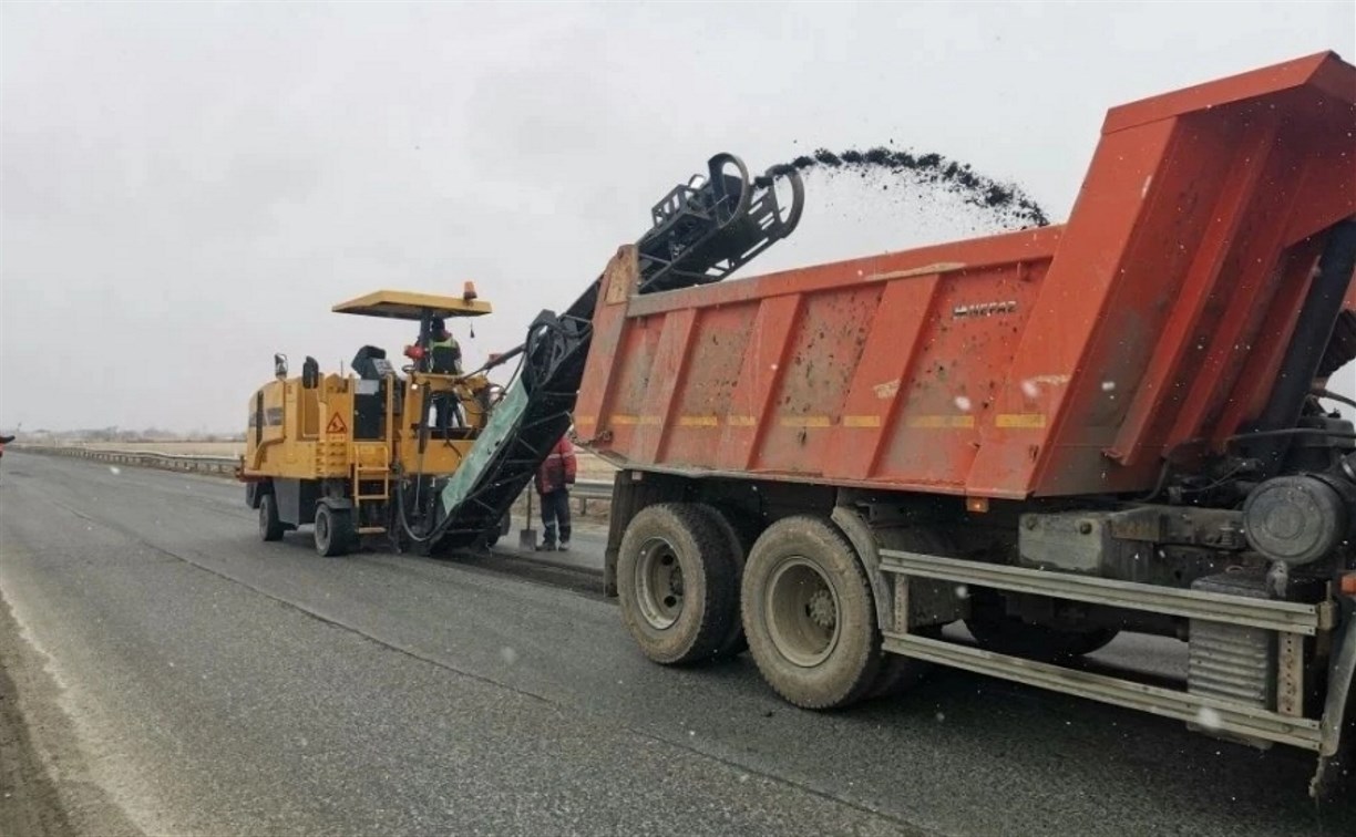 130 ям и выбоин планируют устранить на автодороге Троицкое - Новотроицкое 