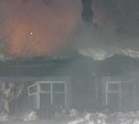 В Долинске произошёл пожар в заброшенном доме