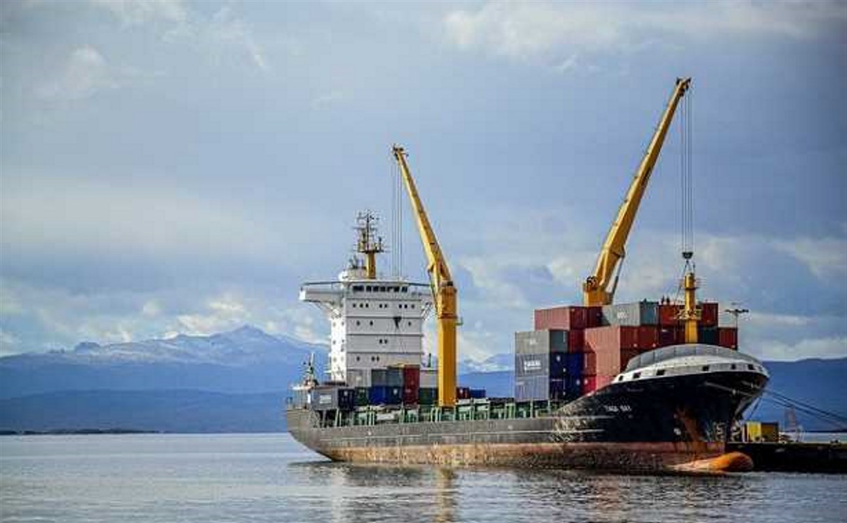 Во Владивостоке "застряли" 1604 контейнера для Сахалина, 76 из них - с социально значимым грузом