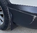 Неизвестный врезался в Toyota RAV4 и скрылся с места ДТП в Южно-Сахалинске