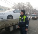Больше 300 авто за два месяца эвакуировали из-под знаков "Остановка запрещена" в Южно-Сахалинске 