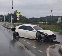  Пьяная и лишенная прав: появилось видео ДТП, в котором сахалинка на "Марк 2" врезается в ограждение 