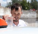 "Ни капли мимо": сахалинских таксистов проверят на качество вождения с помощью стакана с водой