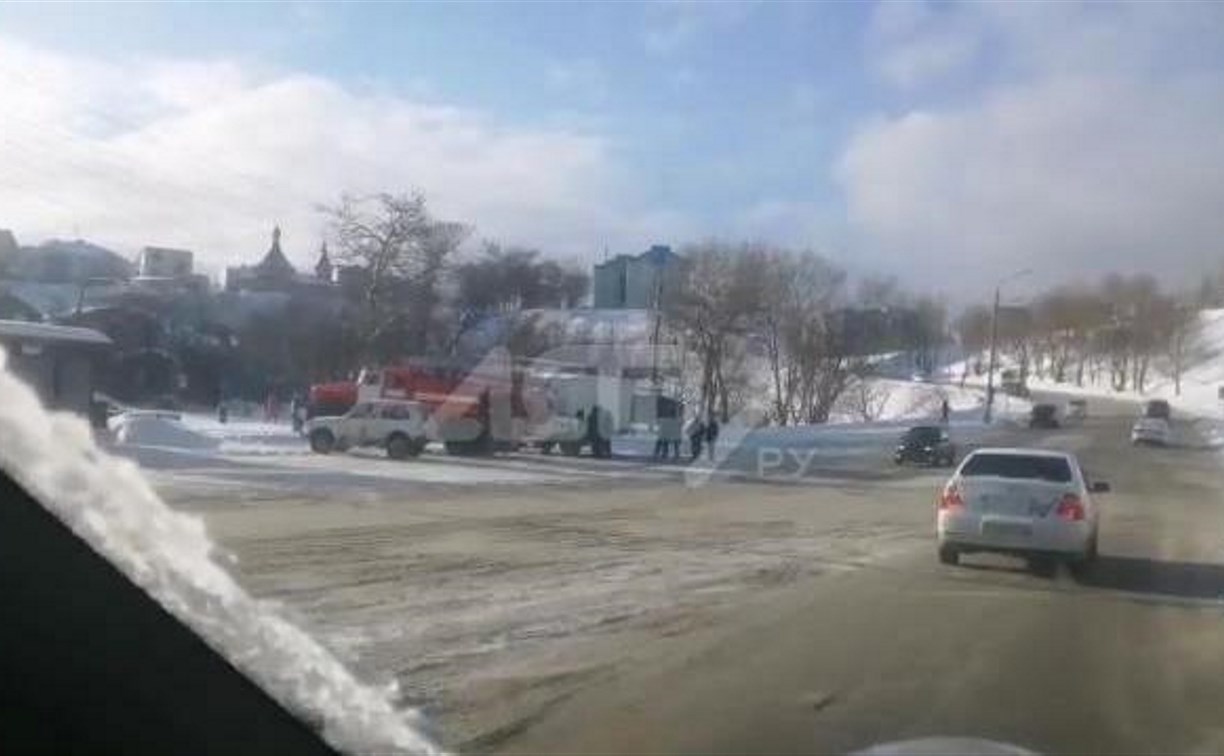 Горящий грузовик потушили в Холмске