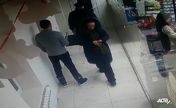 Подозреваемых в краже денег с чужих банковских карт ищут в Южно-Сахалинске