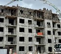 До конца 2025 года в Ногликах достроят пятиэтажный дом для переселенцев из аварийного жилья 