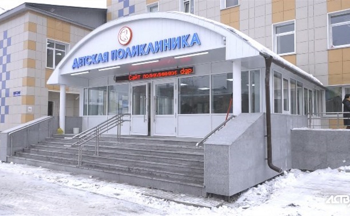 Парковку для колясок обустроили в детской поликлинике Южно-Сахалинска