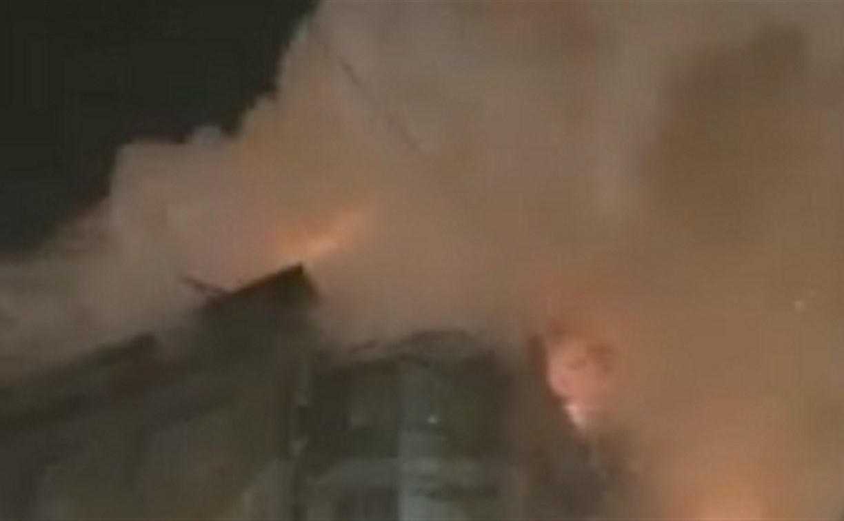 В бывшем комплексе "777" в Южно-Сахалинске потушили открытое пламя на 250 квадратных метрах