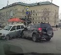 Момент ДТП на ул. Комсомольской в Южно-Сахалинске попал на видео