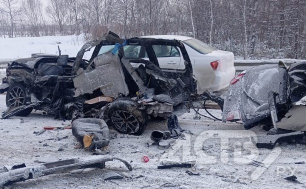 Автомобиль разорвало на части в жутком ДТП на юге Сахалина