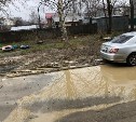 Один из дворов Южно-Сахалинска утопает в грязи после коммунальных работ