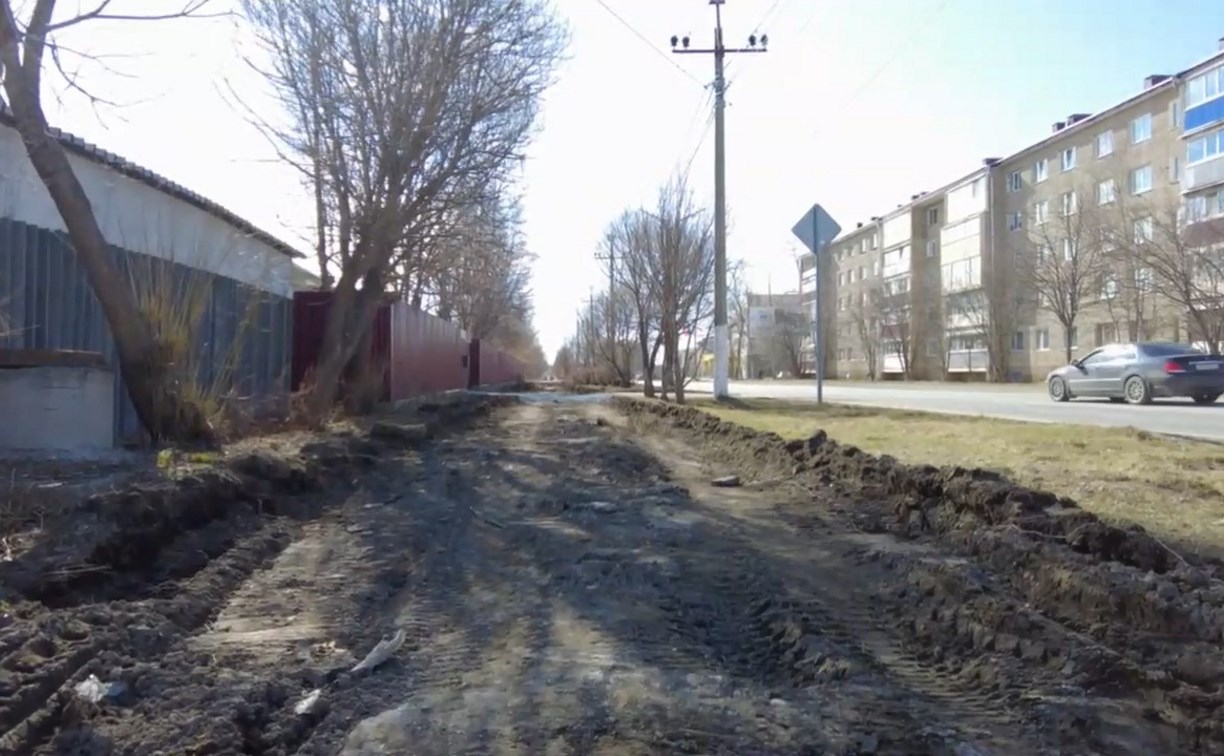 Пешеходную зону на улице Калинина благоустраивают в Аниве 