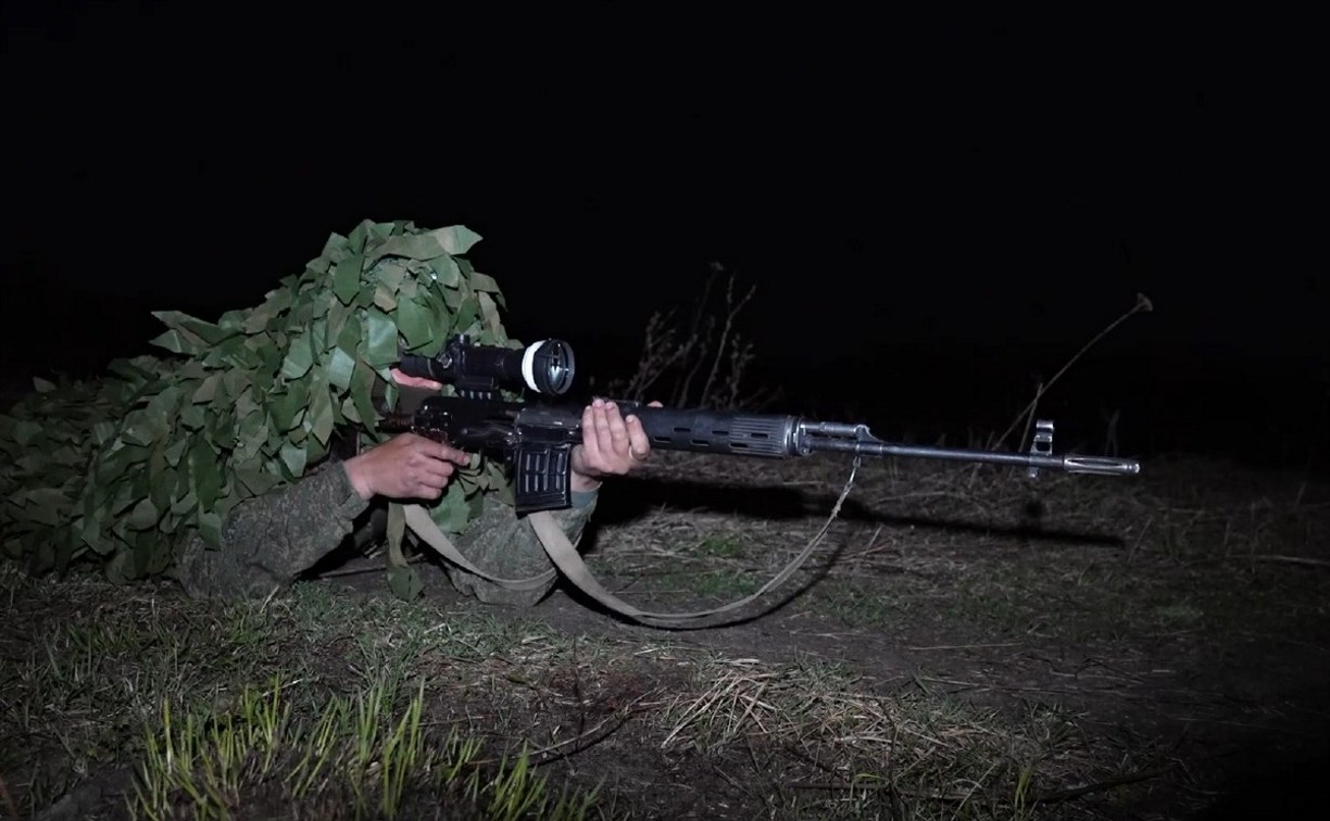 Снайперы армейского корпуса ВВО на Сахалине учатся воевать в городских условиях