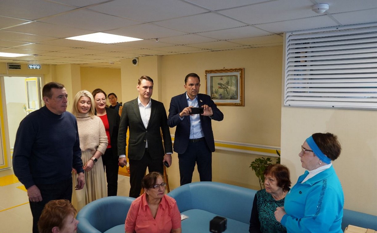 Сахалинский губернатор посетил новый пансионат для пожилых и инвалидов в Корсакове
