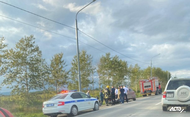 Очевидцы: на проспекте Мира в Южно-Сахалинске произошло ДТП с мотоциклом