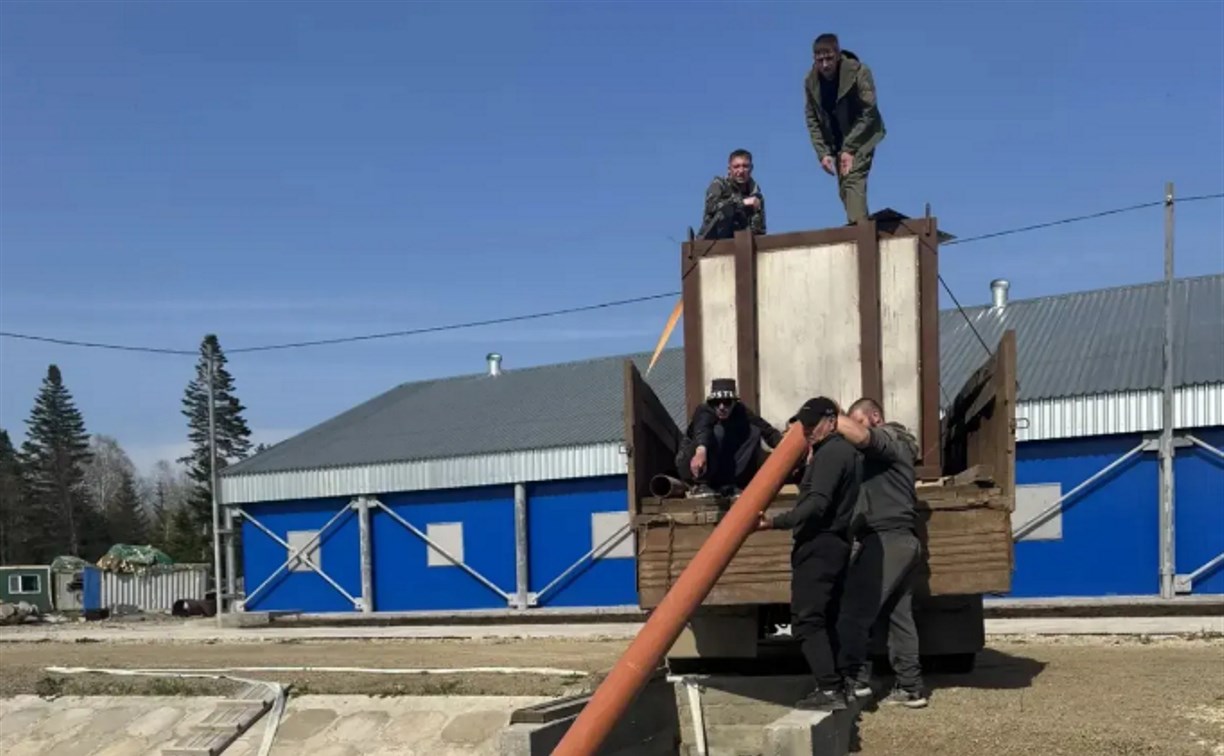 Молодь горбуши отправилась в свободное плавание в Поронайском районе