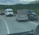 Экстренные службы съехались к месту массового ДТП на трассе Южно-Сахалинск - Оха