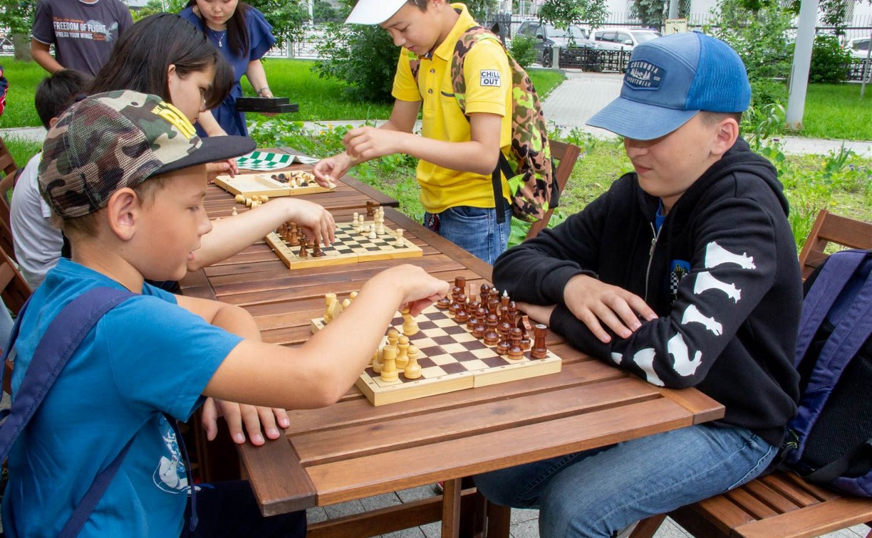 Сахалинцы сыграли в шахматную викторину