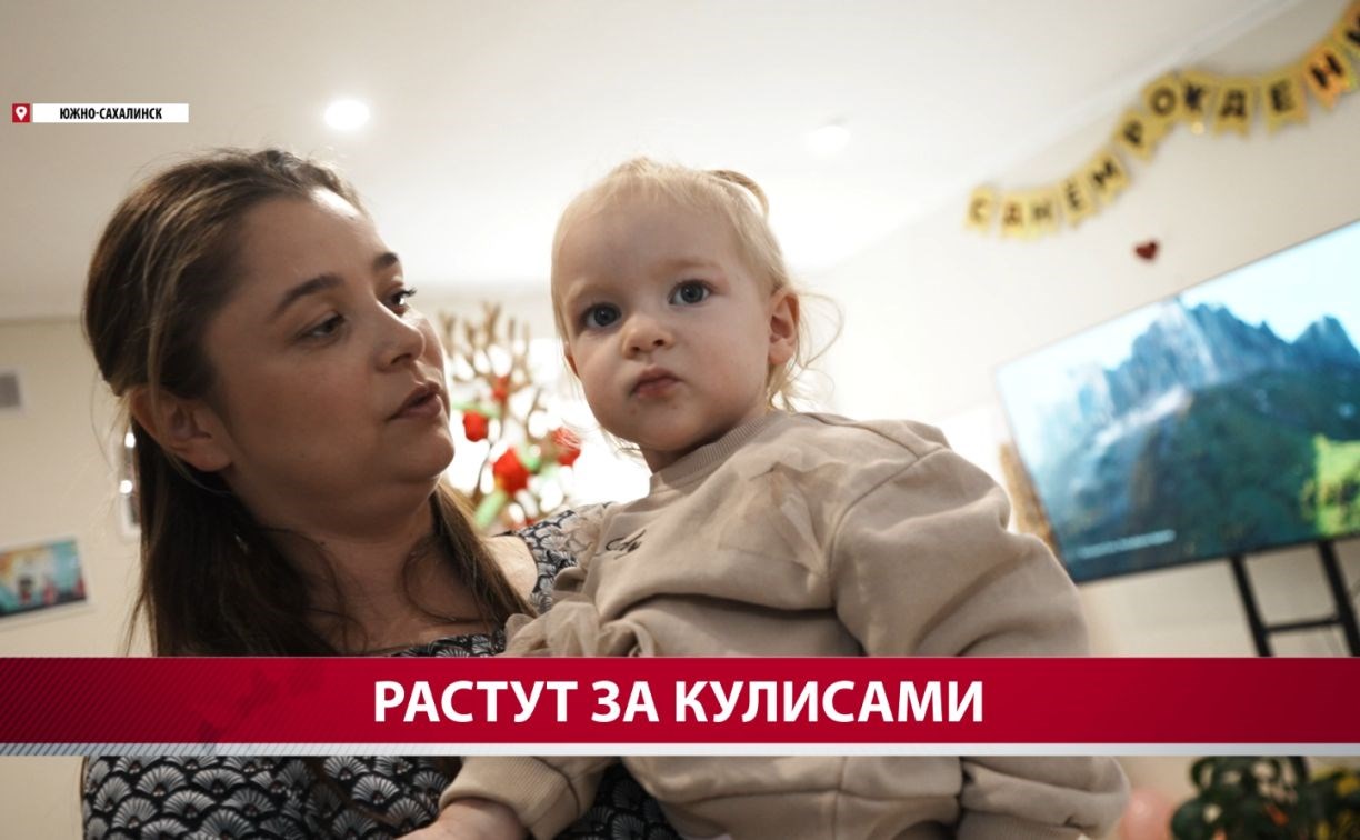 В сахалинском "Русском тереме" настоящий беби-бум: три артистки стали мамами, ещё две ждут малышей