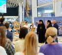 Берестяные иконы и выставку о Российской империи показывают в аэропорту Южно-Сахалинска