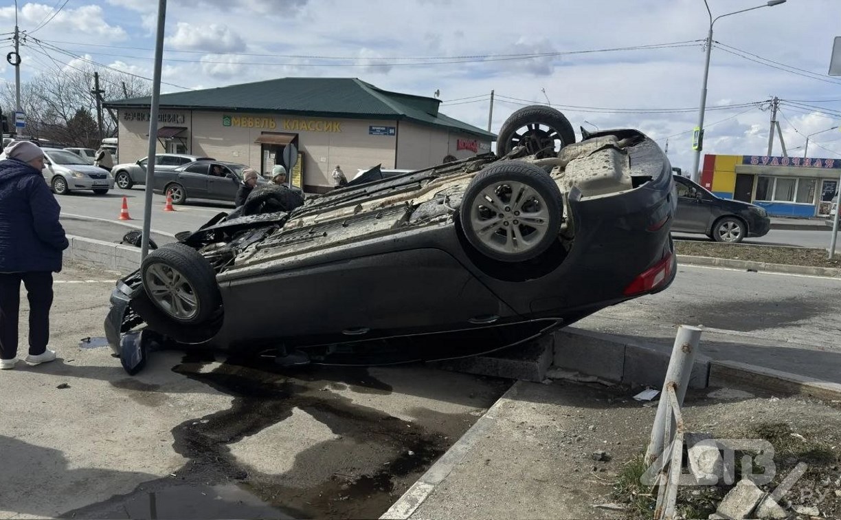 "Летел больше 100 км/ч": стали известны подробности ДТП с перевертышем в Южно-Сахалинске 