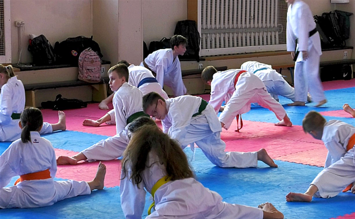 Девушки-тренеры на Сахалине воспитывают будущих чемпионов по каратэ