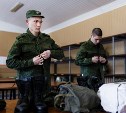 Около 200 уволенных в запас военнослужащих доставили с Курил во Владивосток