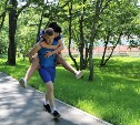 Южносахалинские мужчины пробежали дистанцию с женами на руках