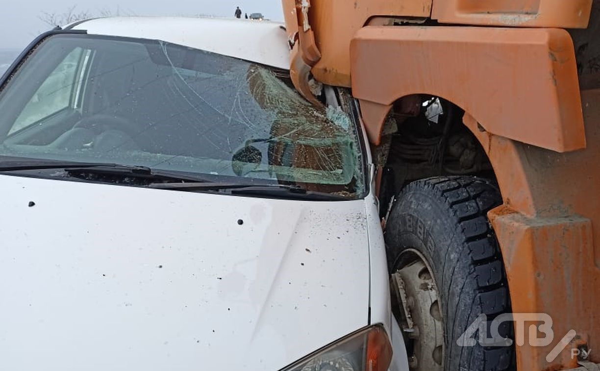 Большегруз подмял легковушку на трассе в Невельском районе - Новости  Сахалинской области. Происшествия - astv.ru