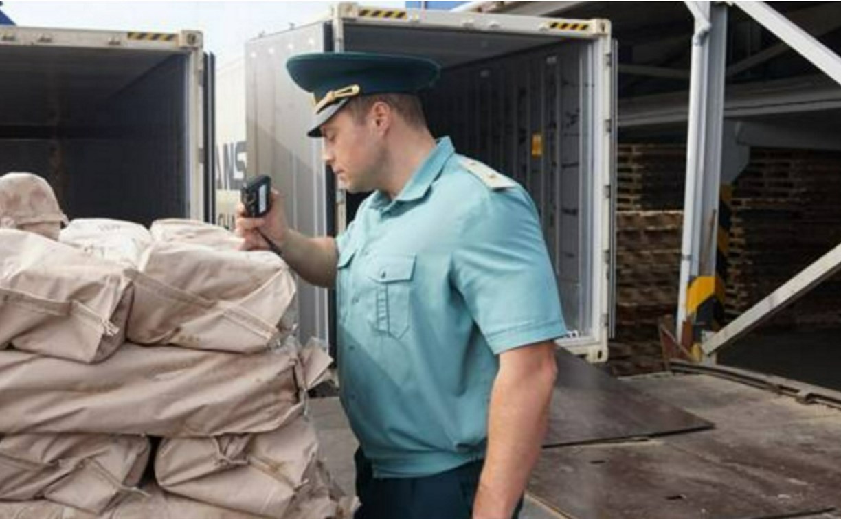 Сахалинцы пытались тайком провезти через таможню  табак, гриб Чага и запчасти
