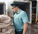 Сахалинцы пытались тайком провезти через таможню  табак, гриб Чага и запчасти