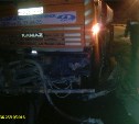 Пьяный автомобилист на Toyota Mark II врезался в КамАЗ-водовоз в Холмске