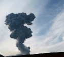 Эбеко выбросил пепел на высоту в 2,5 километра
