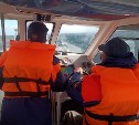 Унесенного волнами рыбака спасли на Сахалине