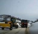 "Я думал, это конец": на Ловецком перевале грейдер и большегруз устроили ловушку автомобилисту 