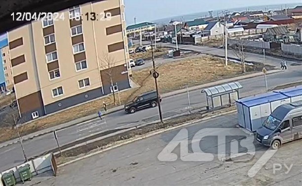 Момент наезда внедорожника на ребёнка в Поронайске попал на видео