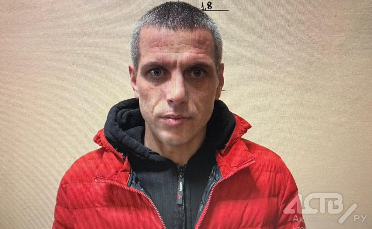 Подозреваемого в краже золотых украшений у знакомой ищут на Сахалине