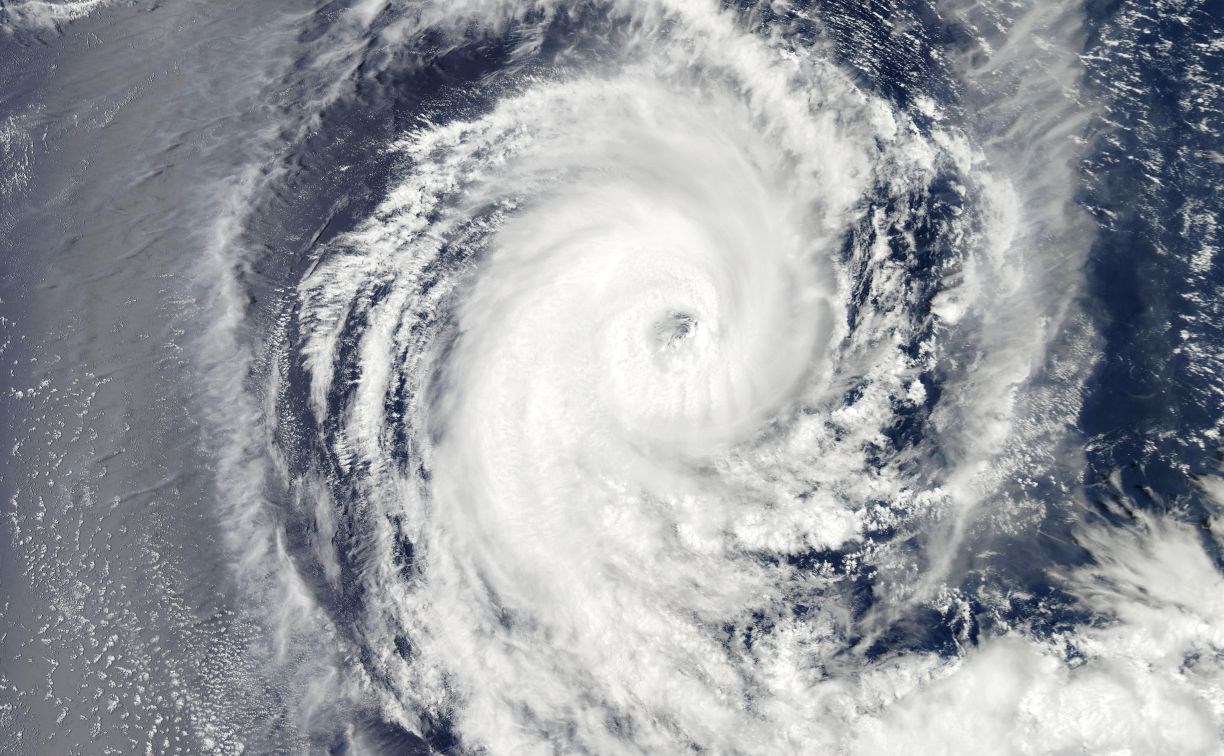 Глубокий циклон с Японского моря надвигается на Сахалин